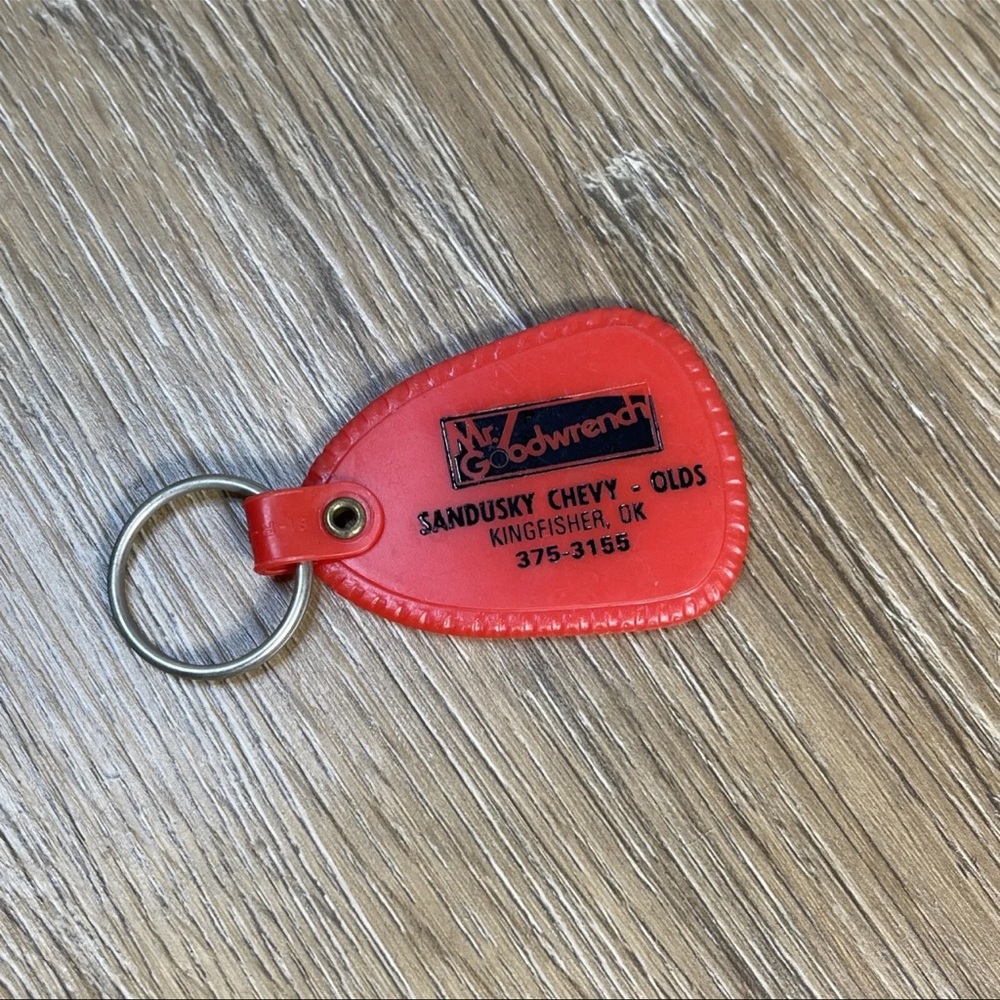 Vtg Mr Goodwrench Sandusky Chevy Olds Dealer Advertising Keychain Fob